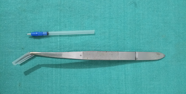 The forceps tips insulated with refill polytube of ball pen.